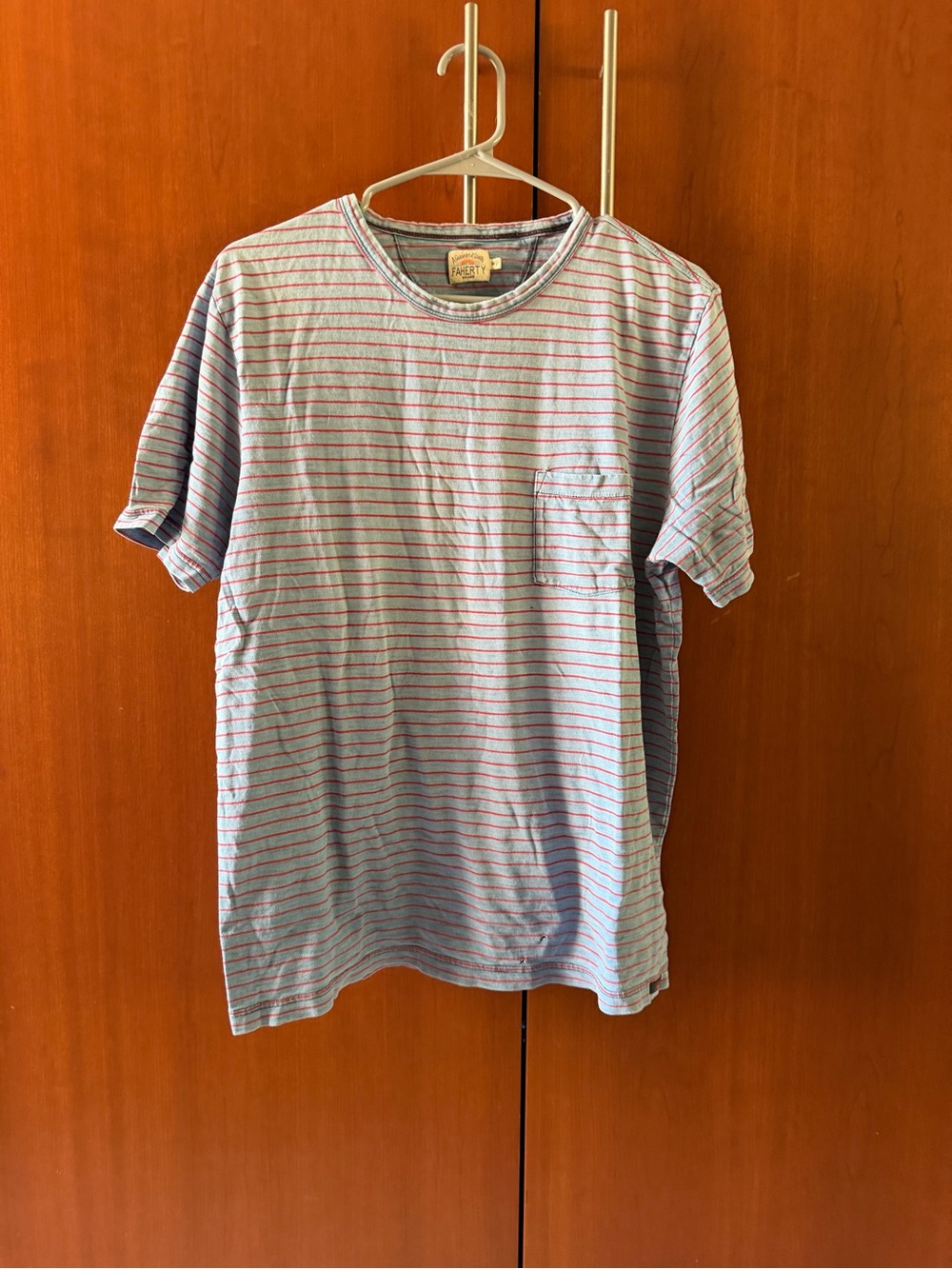 Faherty Men's Sunwashed Regenerative Pocket Tee in Light Blue & Red Stripe sz L